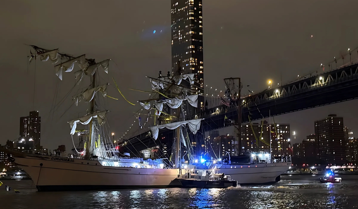 2 Killed and19 Injured After Sailboat Crashes into Brooklyn Bridge